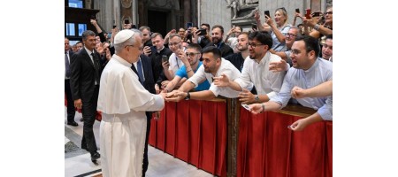 El Papa pide a los seminaristas amar con el Corazón de Jesús